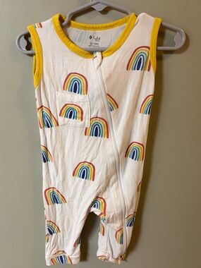 Kyte Baby Rainbow Unisex Zippered Romper Sz 12-18 months